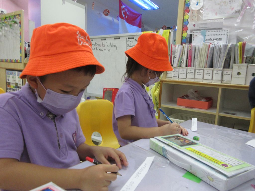 Cherie Hearts Kidz Campus @ Pasir Ris Elias Mall - Project: “Appreciation to Migrant Workers at Construction Site” on 8 Apr 2022 (Friday)