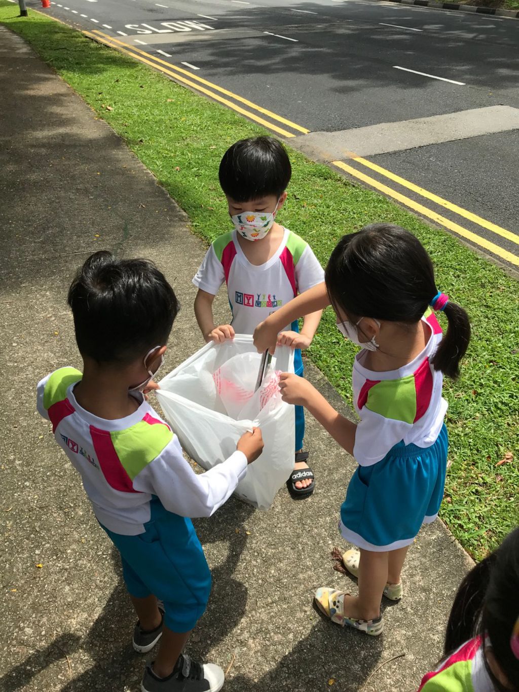 Picking trash and learning about Singapore’s waste management system — photo 2