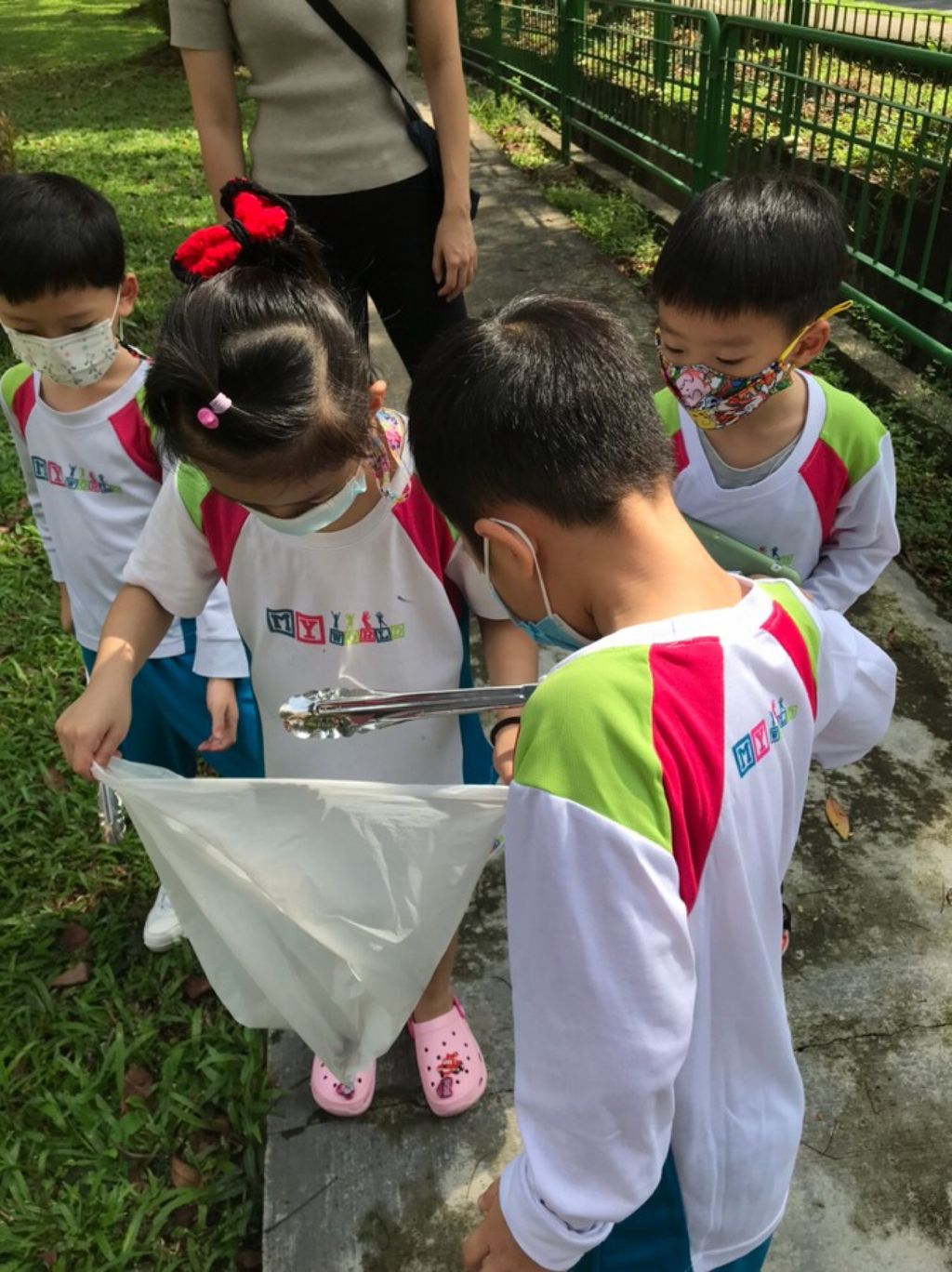 Picking trash and learning about Singapore’s waste management system — photo 5