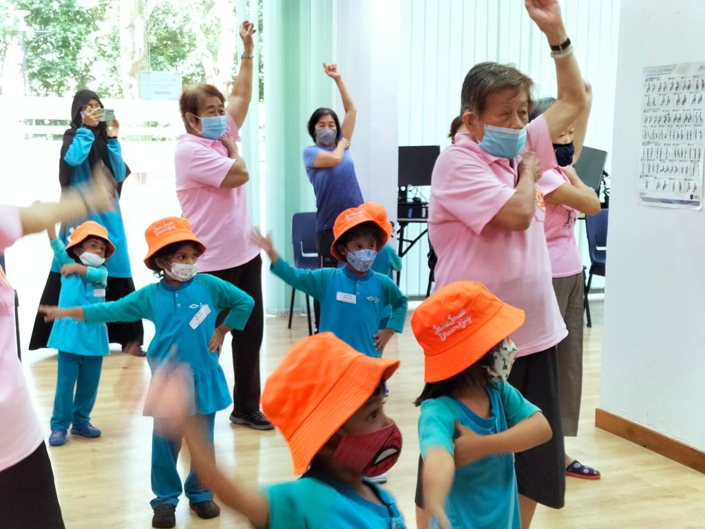 Surprise Performance! — photo 1