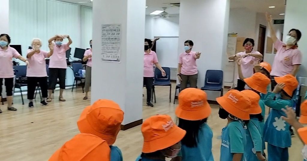 Surprise Performance! — photo 1
