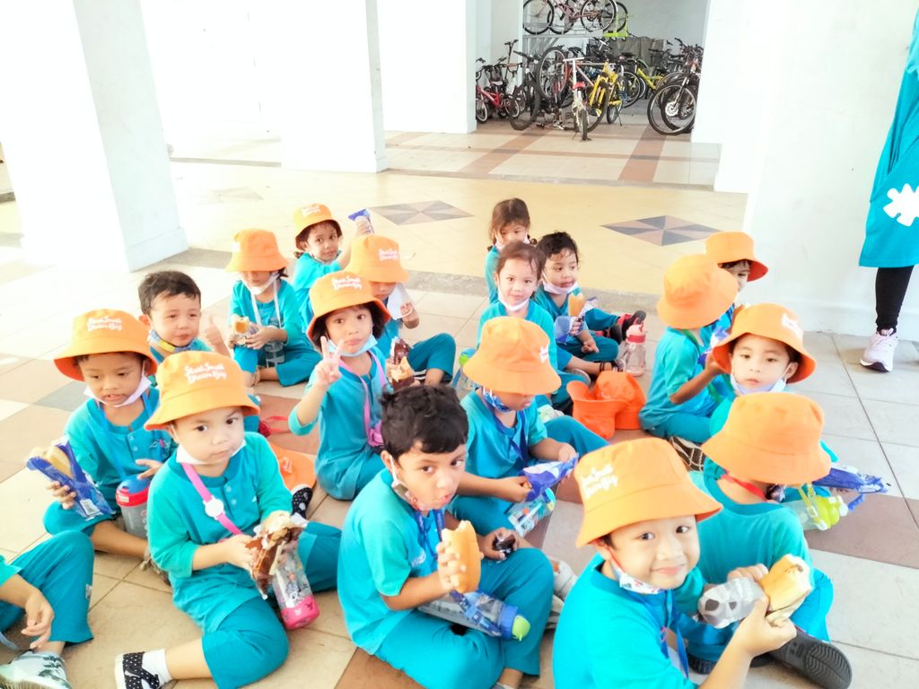 Surprise Performance! — photo 1