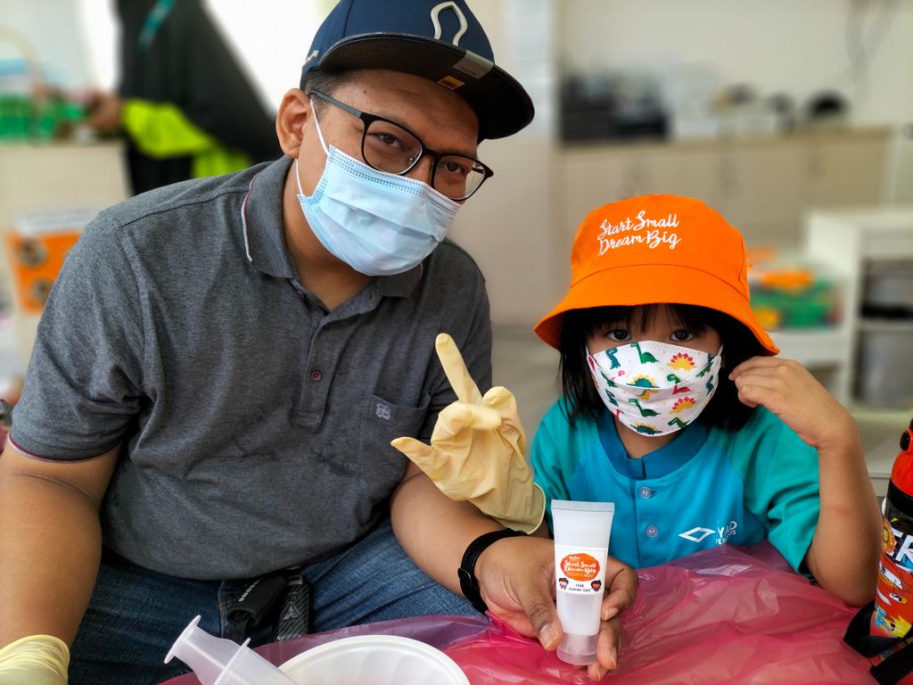 Parent & Child DIY Sanitizer Workshop — photo 5