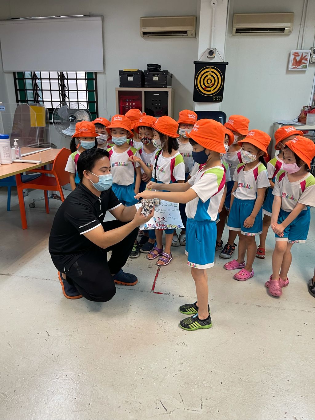 Making mosquito repellent (II) — photo 1