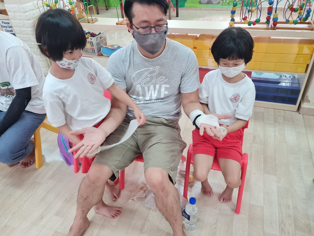Father's Day - First Aid Fun with Daddy — photo 2