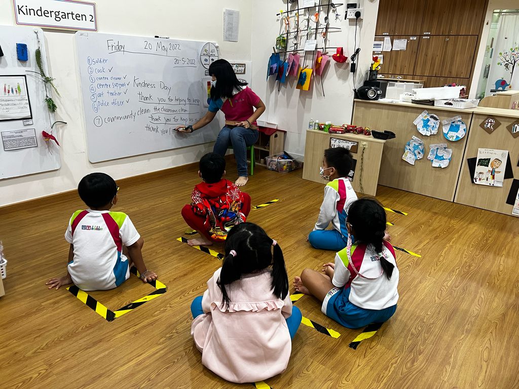 Discussion about Kindness Project- M.Y WORLD @ Yishun Valley Spring