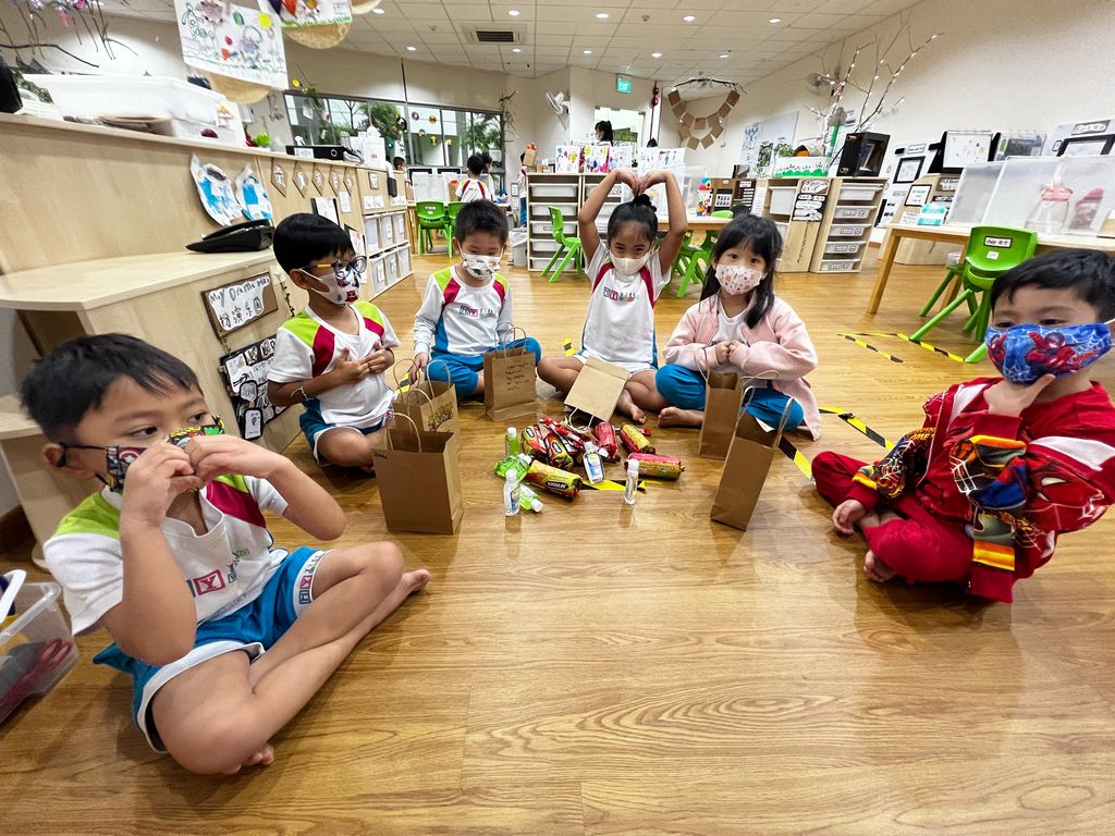 SSDB - M.Y WORLD @ Yishun Valley Spring - writing words of appreciation