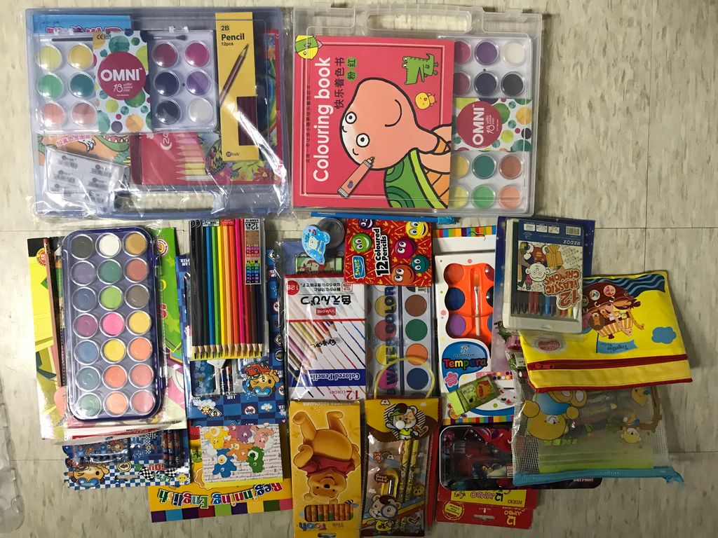 Preparing Gifts for Rainbow Centre — photo 3