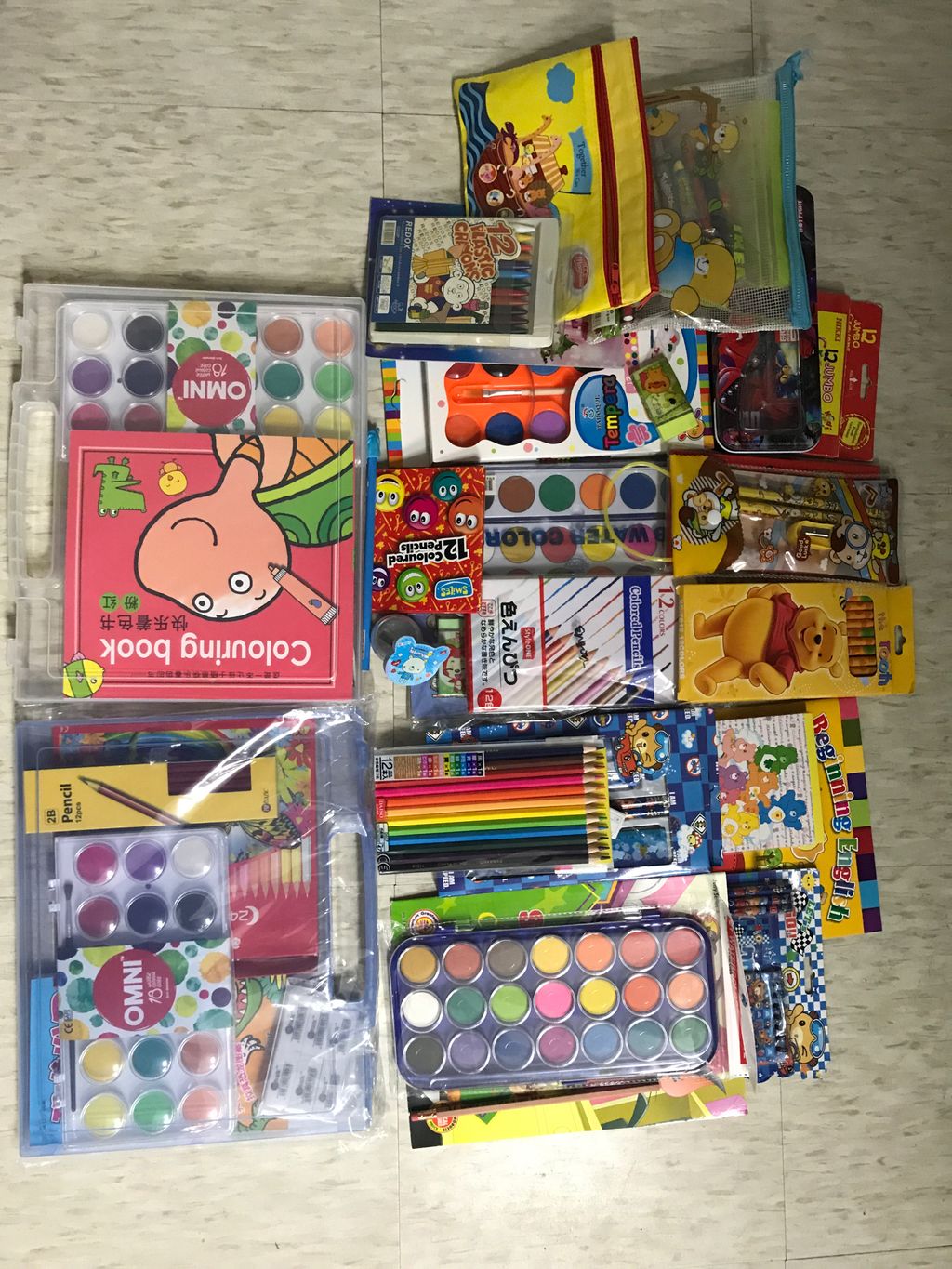 Preparing Gifts for Rainbow Centre — photo 4