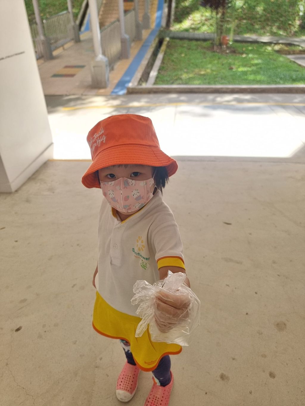 N2 - Litter picking in our neighborhood — photo 8