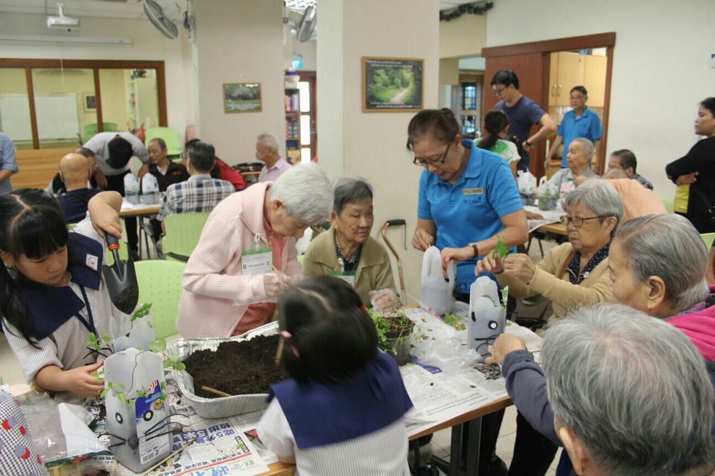 SSDB Service Learning at St. Luke Elder care — photo 3