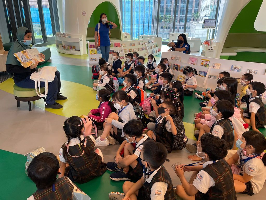 Library visit! — photo 6