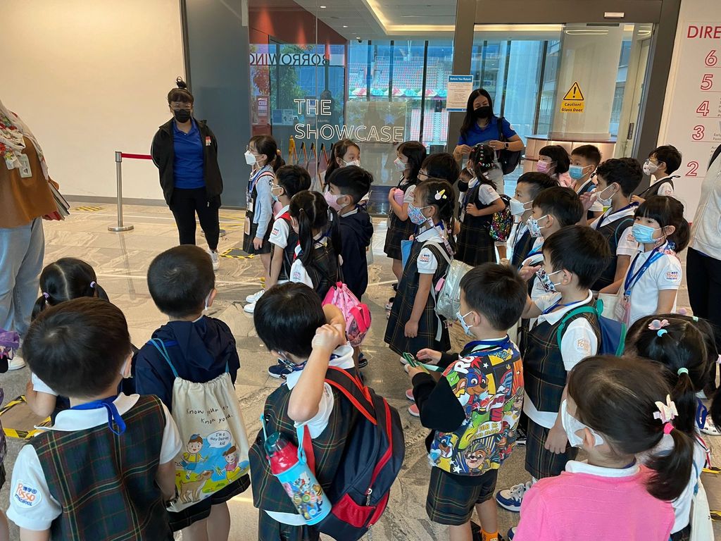 Library visit! — photo 16