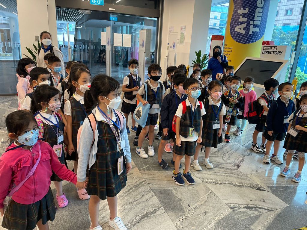 Library visit! — photo 18