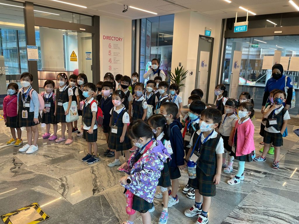 Library visit! — photo 20