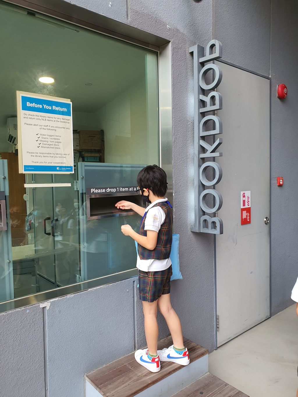 Library visit! — photo 28