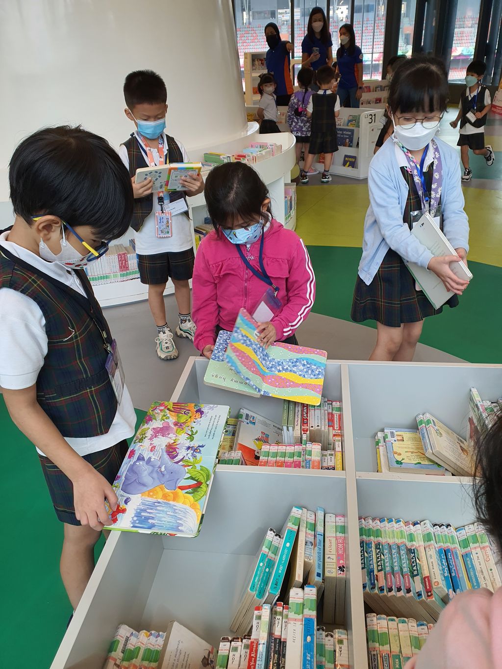 Library visit! — photo 32