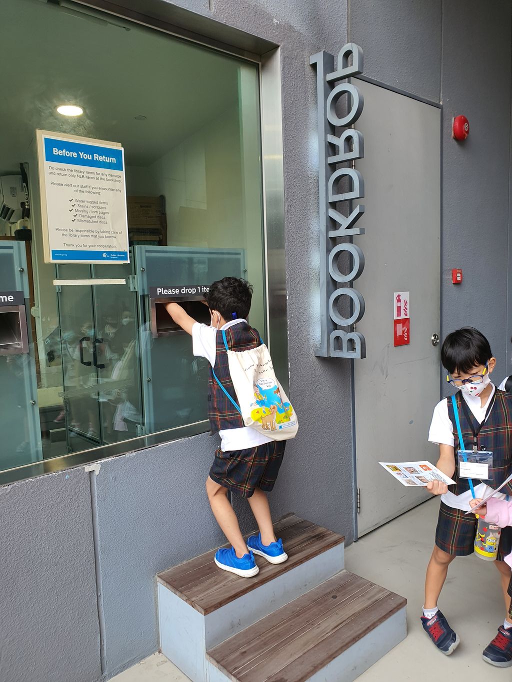 Library visit! — photo 34