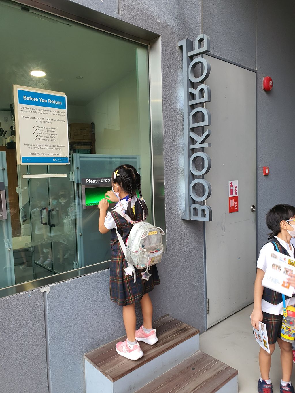 Library visit! — photo 36