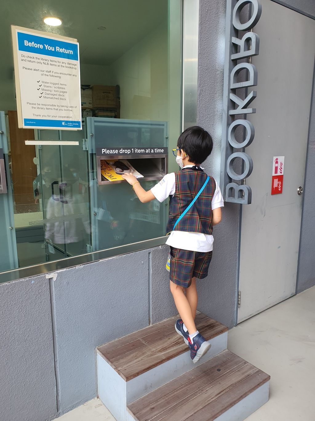 Library visit! — photo 37
