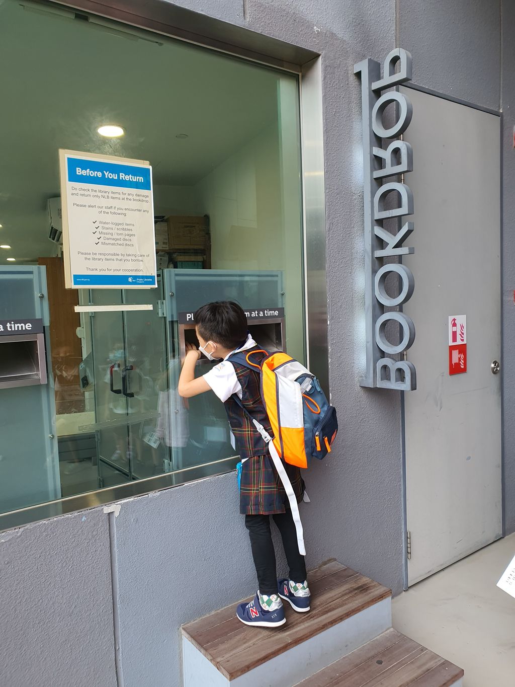 Library visit! — photo 42