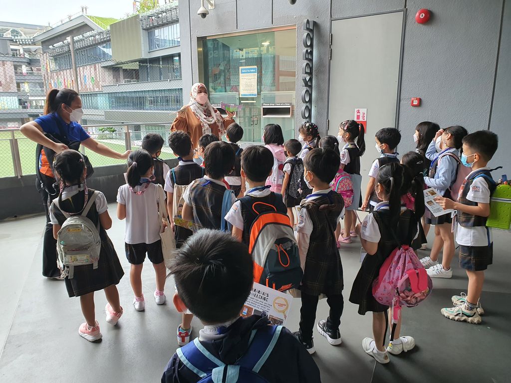 Library visit! — photo 46