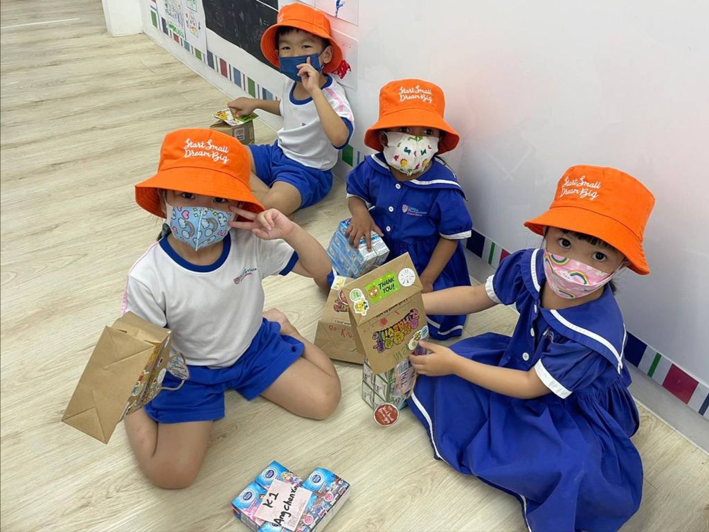 Time to pack and deliver! (SSDB - Little Footprints Preschool @Y701A) — photo 2