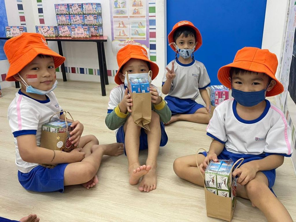 Time to pack and deliver! (SSDB - Little Footprints Preschool @Y701A) — photo 4