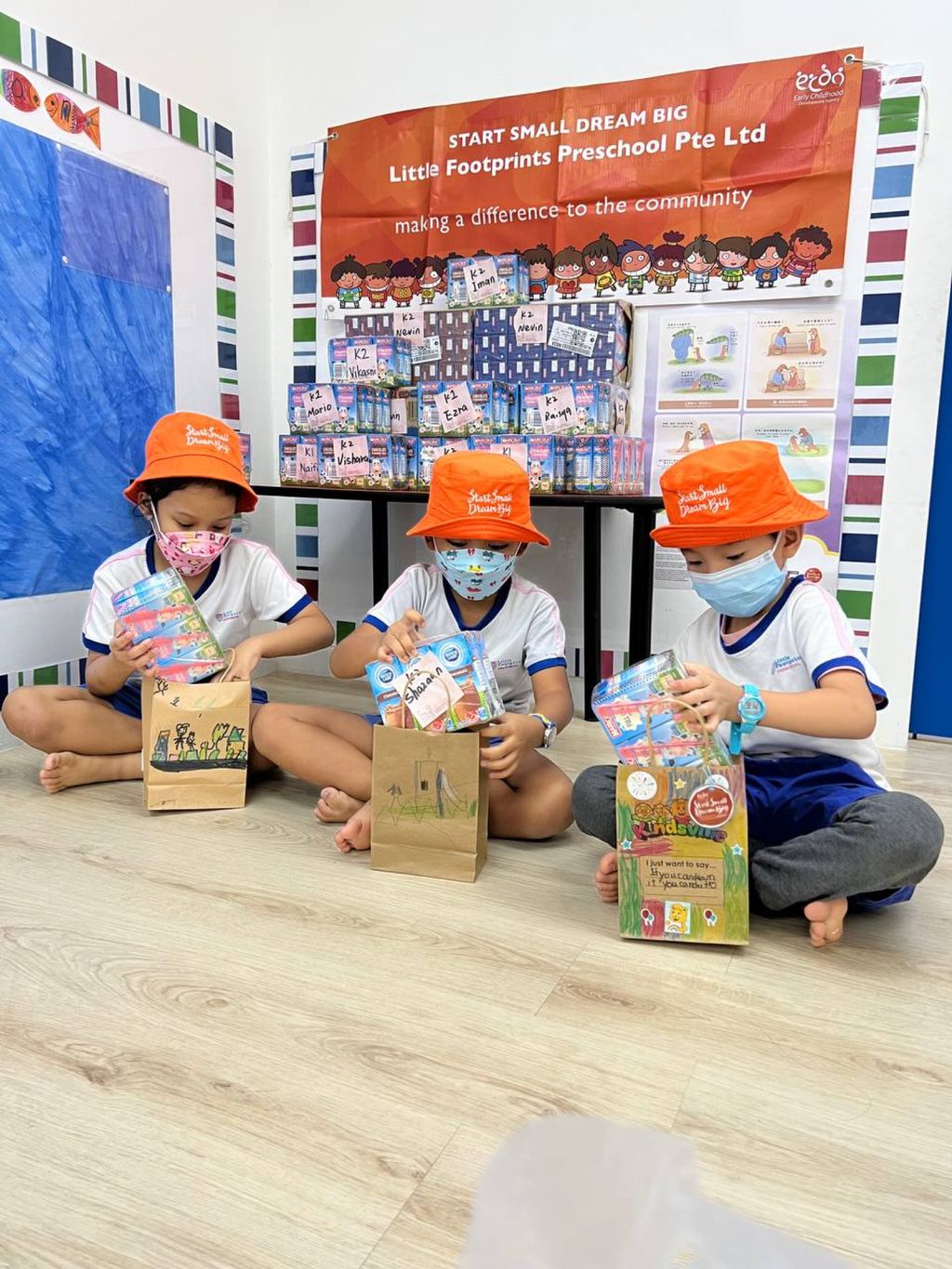 Time to pack and deliver! (SSDB - Little Footprints Preschool @Y701A) — photo 17