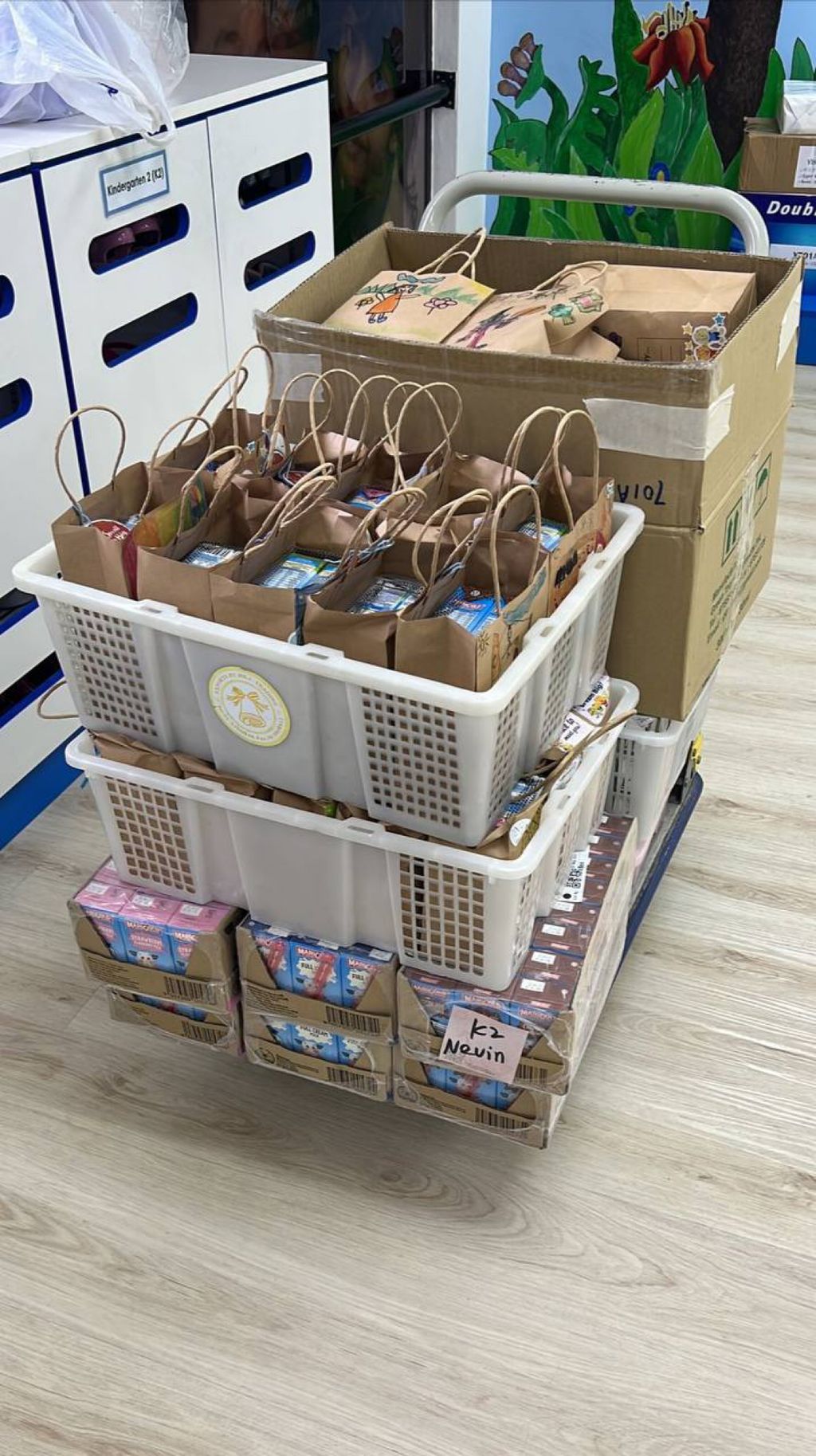 Time to pack and deliver! (SSDB - Little Footprints Preschool @Y701A) — photo 18