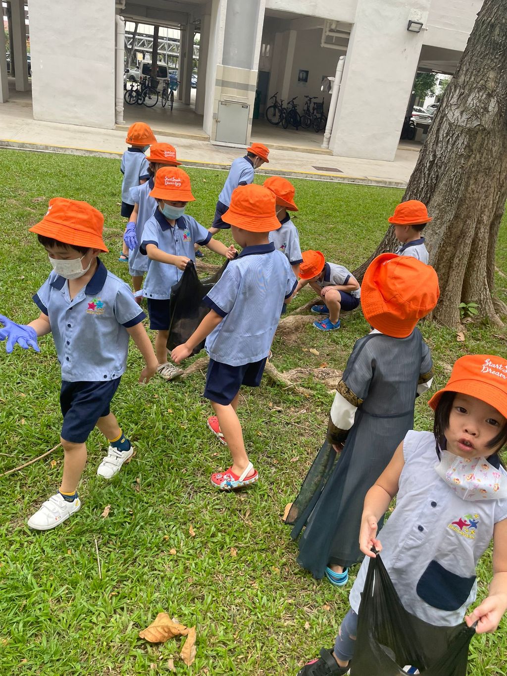 Neighbourhood Clean-Up! 🏡🚮 (SSDB Finale) — photo 3