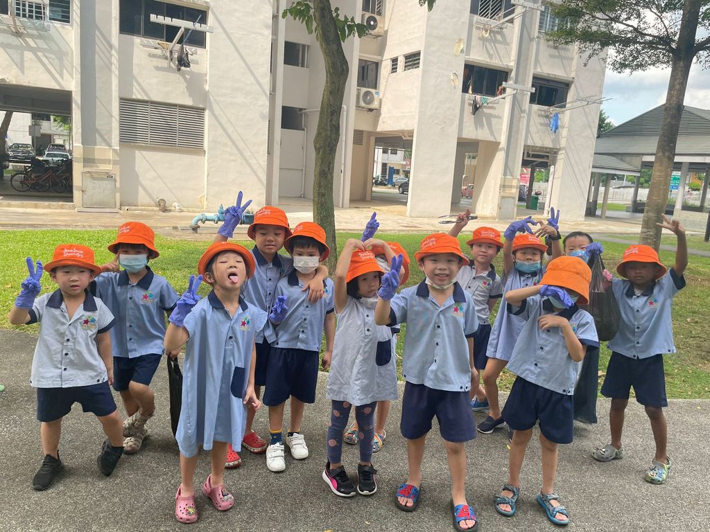 Neighbourhood Clean-Up! 🏡🚮 (SSDB Finale) — photo 1