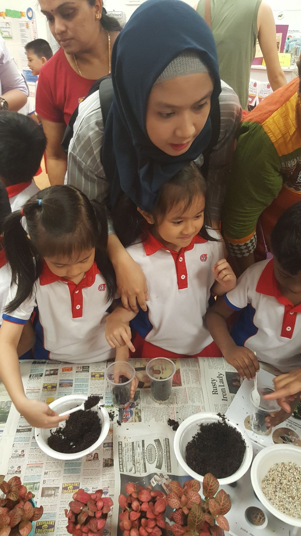 Educating the parents about the importance of recycling. — photo 4