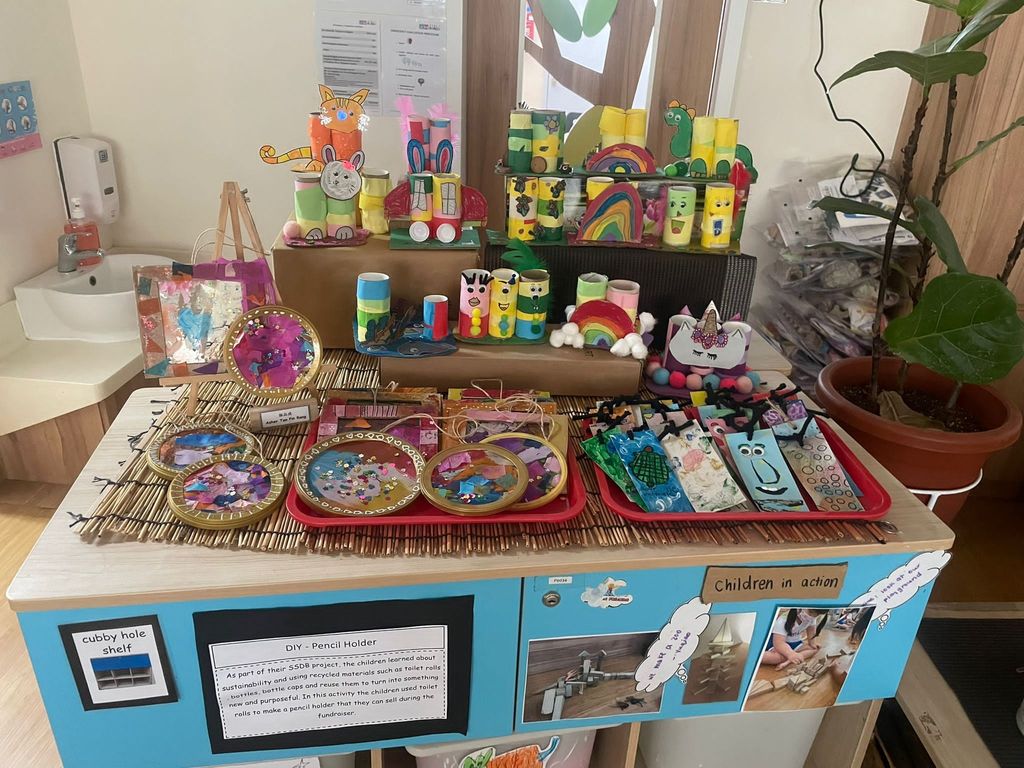 Upcycle : Getting ready for fundraiser — photo 35