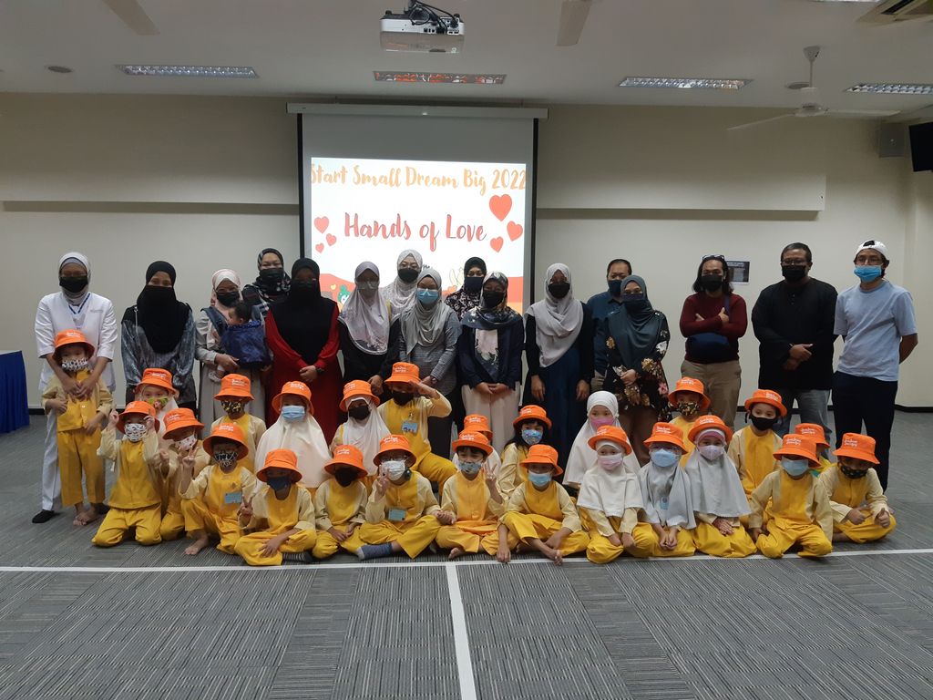 Start Small Dream Big 2022 Closing Ceremony, Hands of Love
