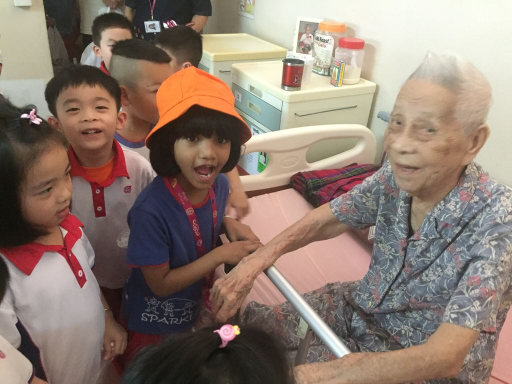 PCf Sparkletots Preschool @ Jalan Kayu Blk 517/520 visits Moonlight Home for the Aged and the Disabled — photo 4