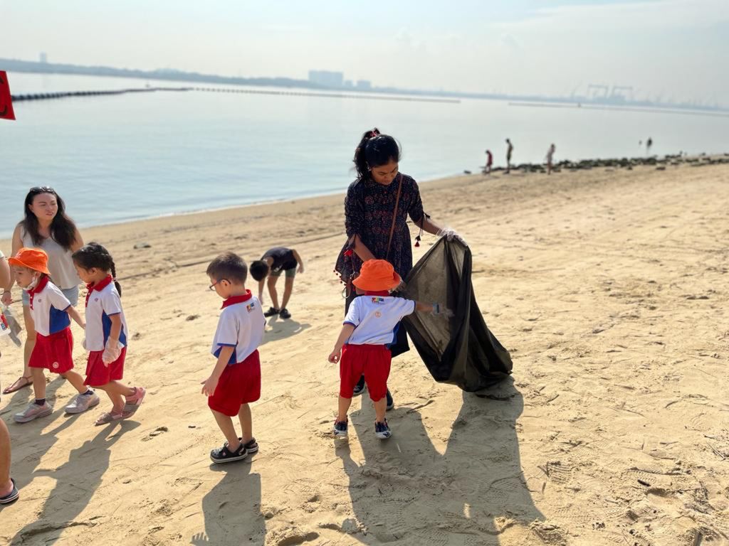 PCF Sparkletots @ Woodlands Blk 801 SSDB project: Sembawang Beach Cleaning cum Parents Day — photo 1
