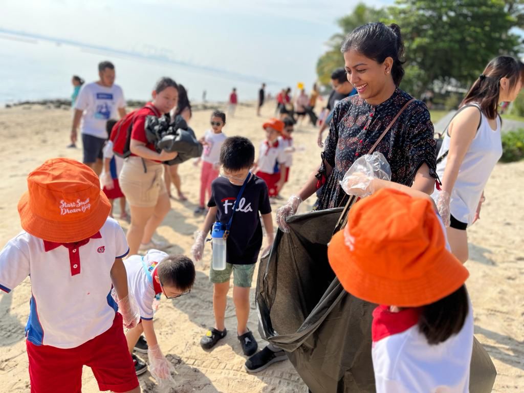 PCF Sparkletots @ Woodlands Blk 801 SSDB project: Sembawang Beach Cleaning cum Parents Day — photo 4