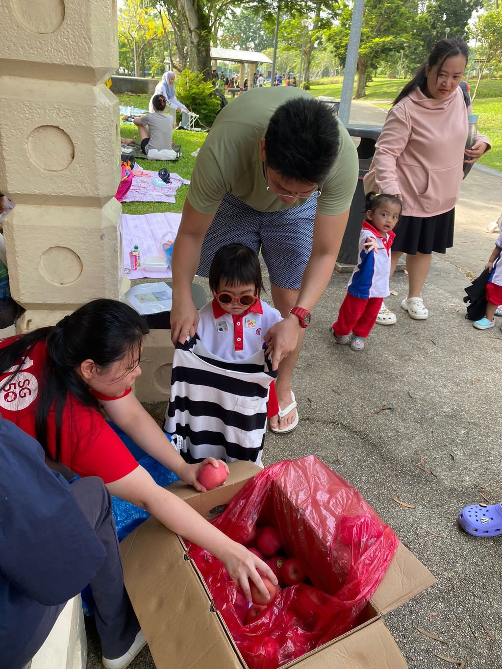 PCF Sparkletots @ Woodlands Blk 801 SSDB project: Sembawang Beach Cleaning cum Parents Day — photo 6