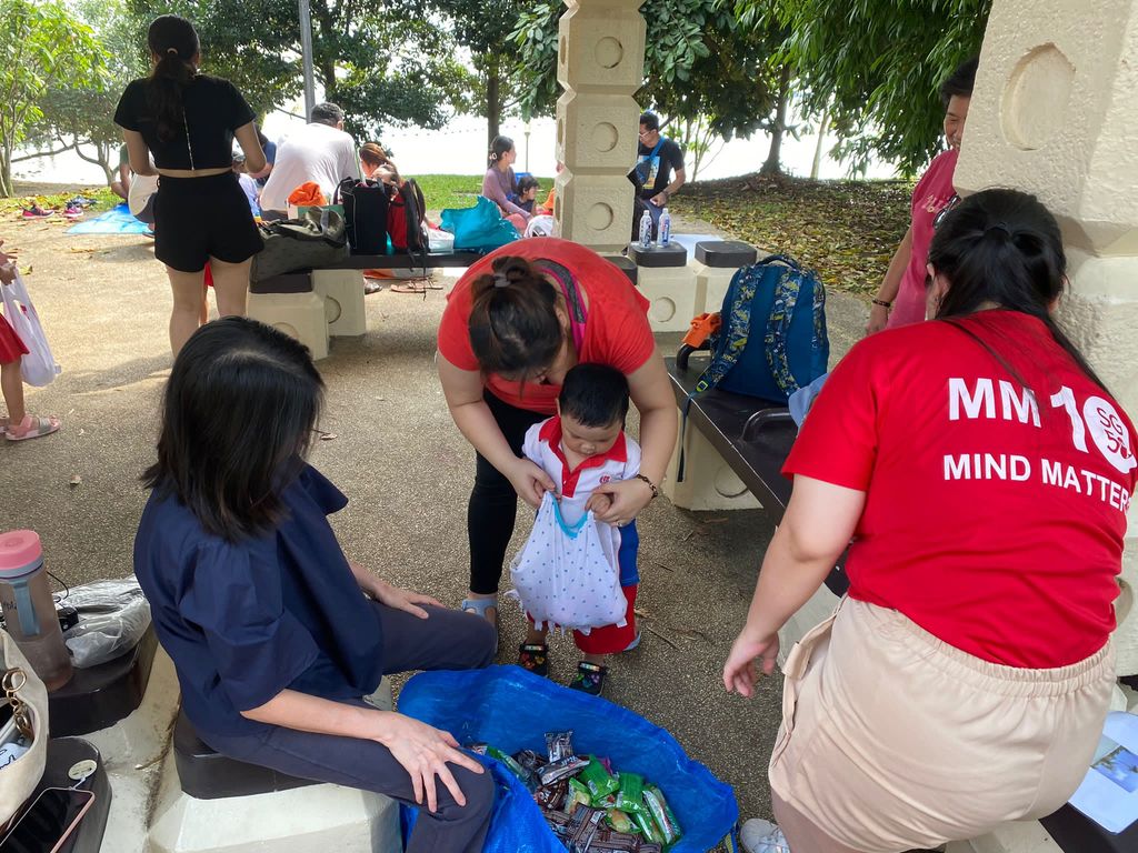 PCF Sparkletots @ Woodlands Blk 801 SSDB project: Sembawang Beach Cleaning cum Parents Day — photo 7