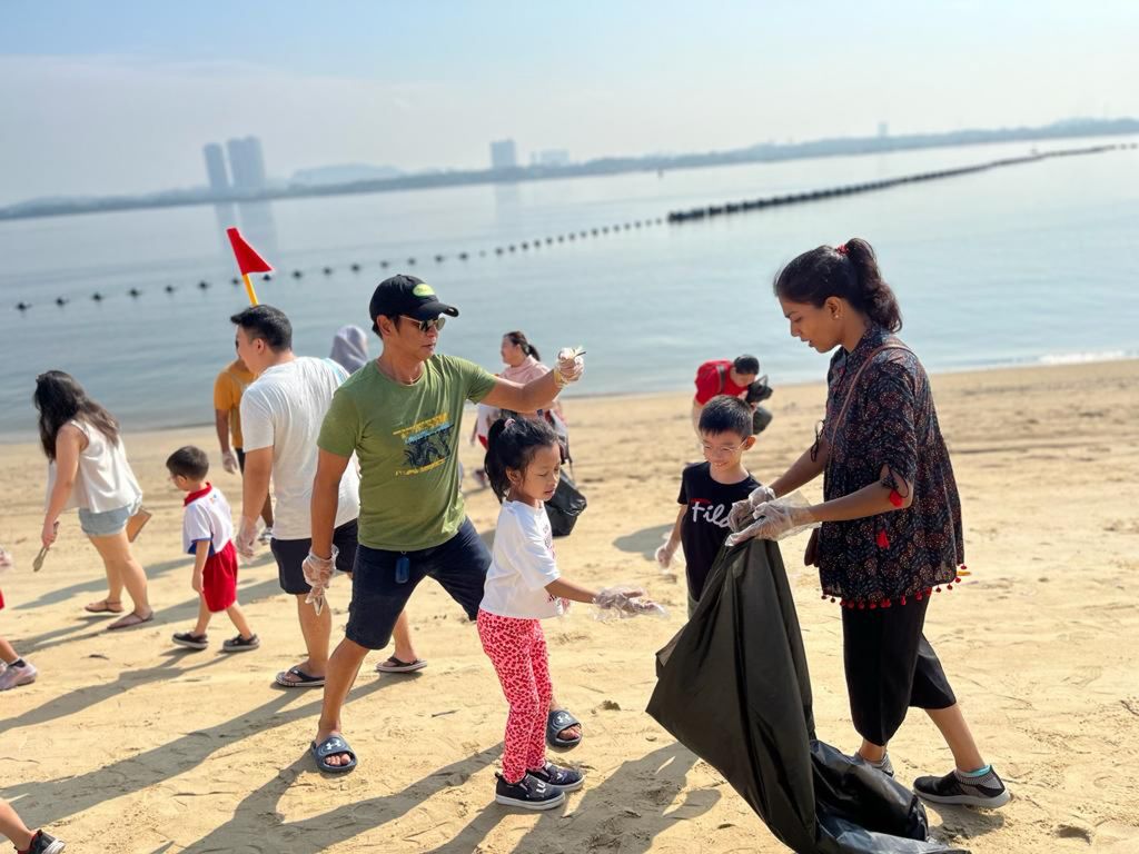 PCF Sparkletots @ Woodlands Blk 801 SSDB project: Sembawang Beach Cleaning cum Parents Day — photo 8
