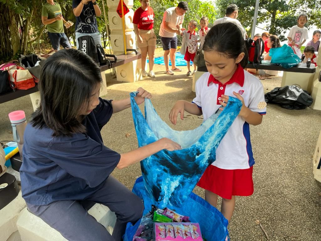 PCF Sparkletots @ Woodlands Blk 801 SSDB project: Sembawang Beach Cleaning cum Parents Day — photo 15