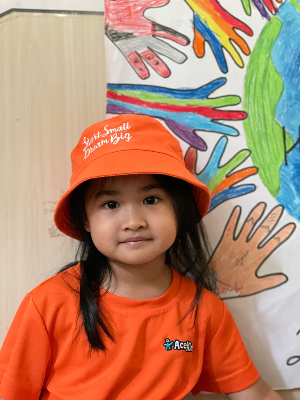 Many helping hands — photo 3