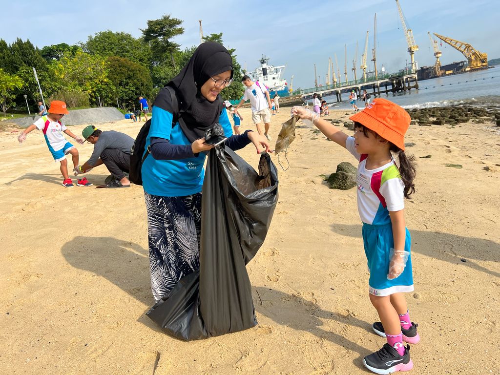 Beach cleanups — photo 7