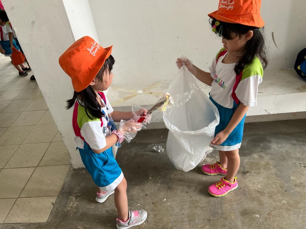 Stroll and Clean! — photo 2