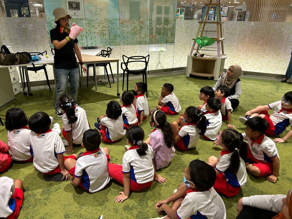 KU326 “Every Giving of Little Kindness Matters!”: #4 - Singapore Kindness Movement (SKM) Puppet Show & Supporting Local Authors — photo 1