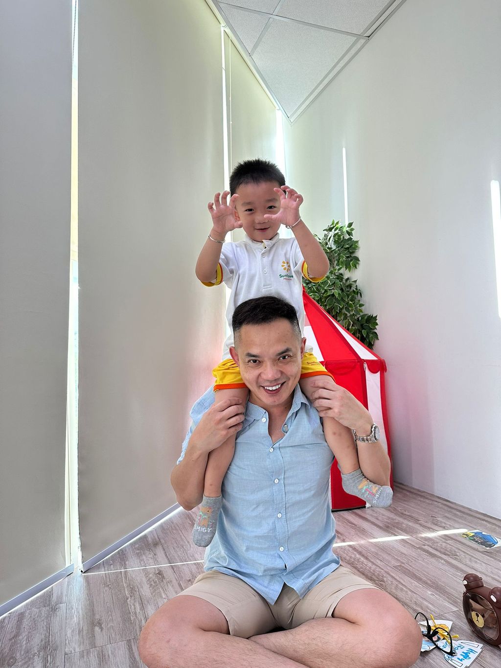 Showing RESPECT to My Daddy.. My Hero.. — photo 13
