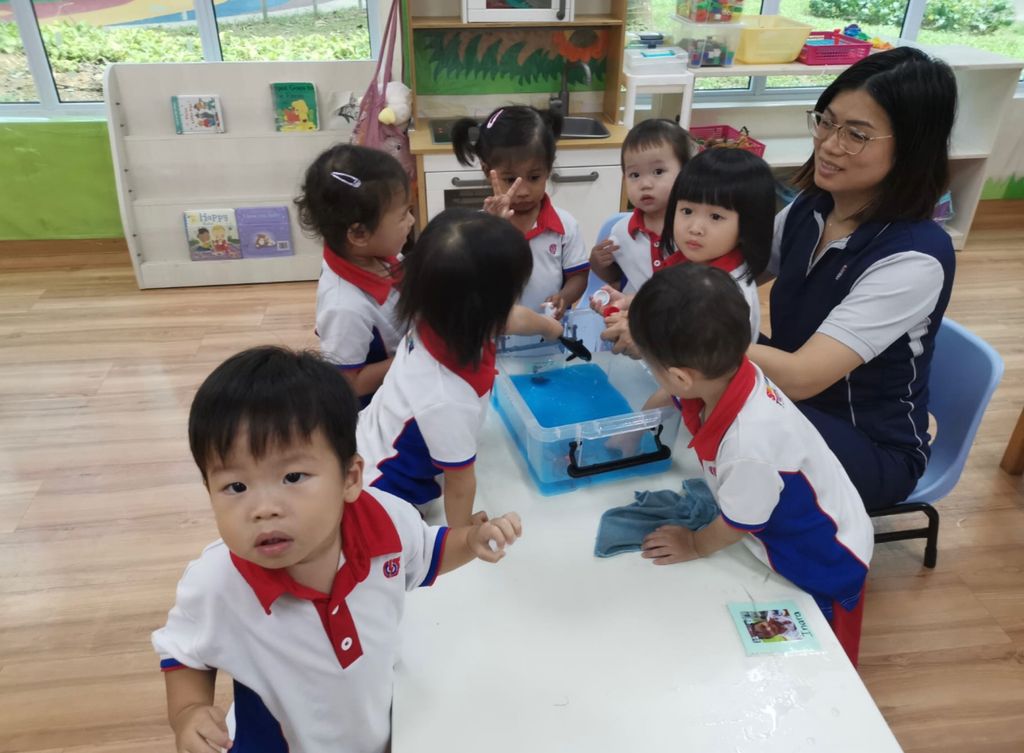 活动《保护海洋，拒绝塑料》