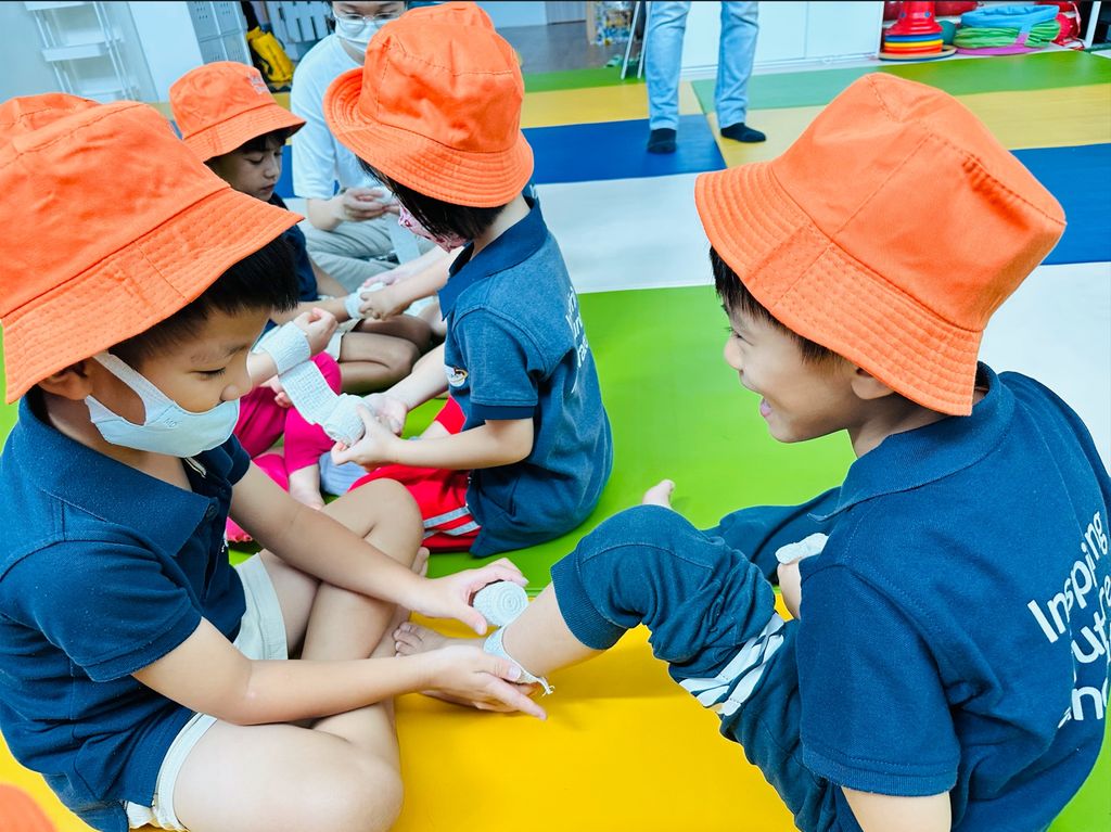 与少年红十字会携手成为社会中的小英雄 — photo 2