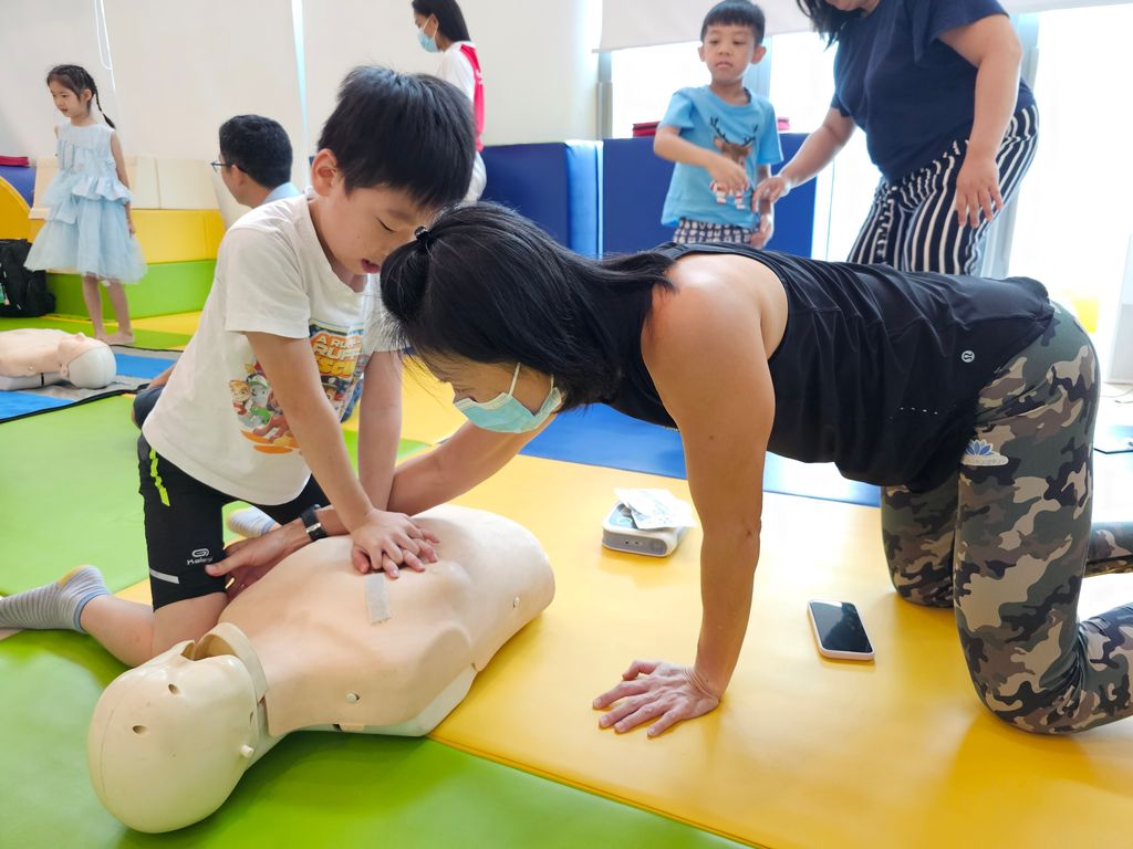 与少年红十字会携手成为社会中的小英雄 — photo 2